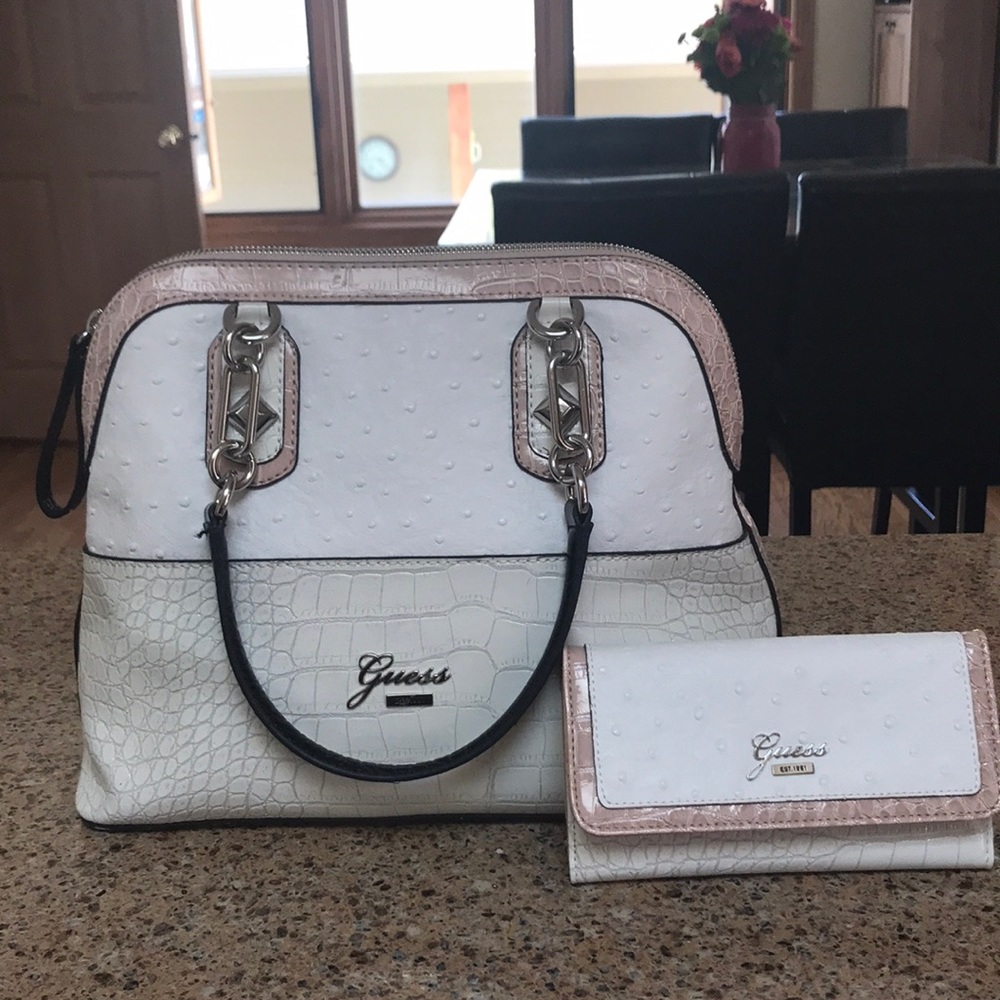 Guess bag with matching wallet